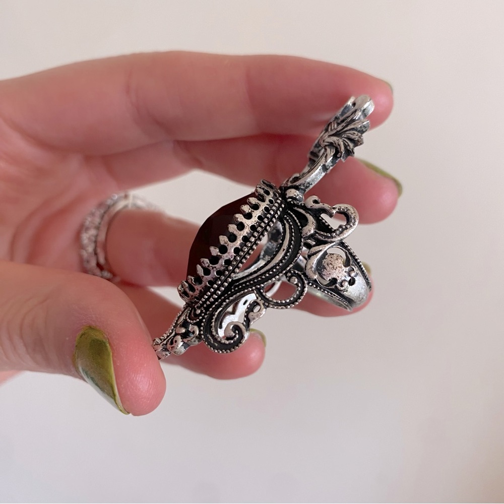 Silver Tone Ornate Cocktail Ring with Blue Stone - Picture 5 of 7